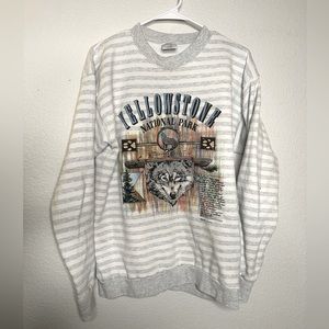 Vintage 90s crew neck - Yellowstone - wolf - animals - Size Large - gray striped